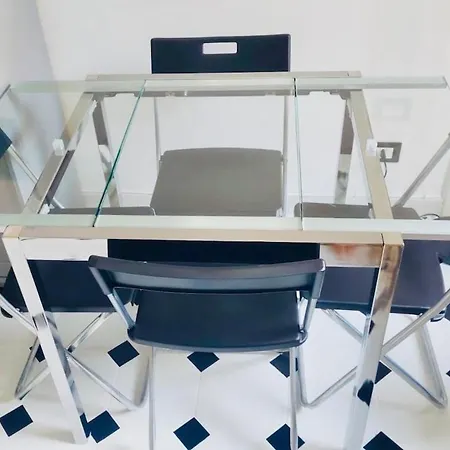 Cozy 2 Bedroom Flat 5 Minutes Walk From Station Apartament *