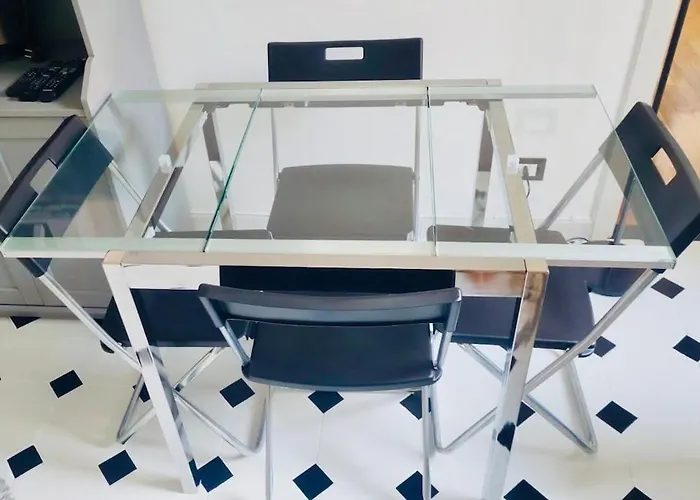 Cozy 2 Bedroom Flat 5 Minutes Walk From Station Lägenhet *