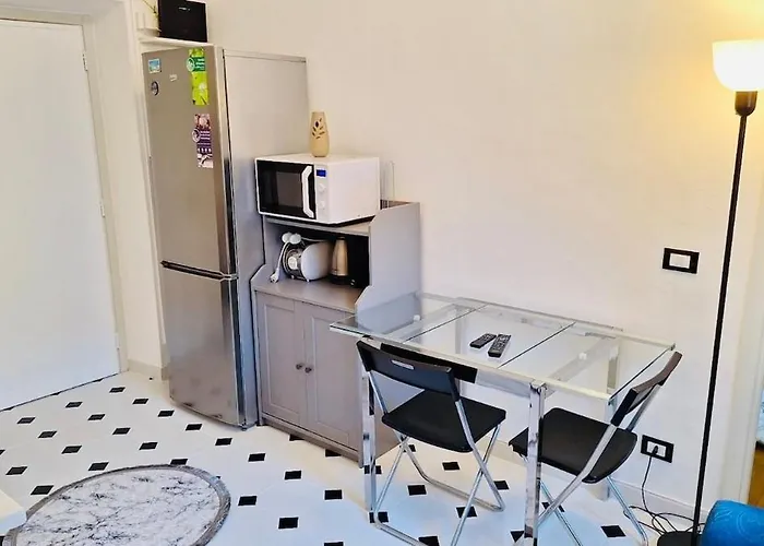 Cozy 2 Bedroom Flat 5 Minutes Walk From Station *