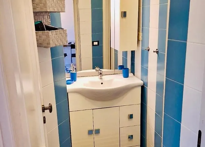 Cozy 2 Bedroom Flat 5 Minutes Walk From Station アパート ジェノヴァ
