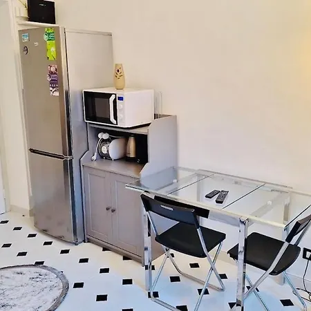 Cozy 2 Bedroom Flat 5 Minutes Walk From Station *