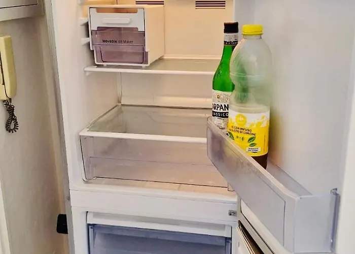 Cozy 2 Bedroom Flat 5 Minutes Walk From Station דירה *
