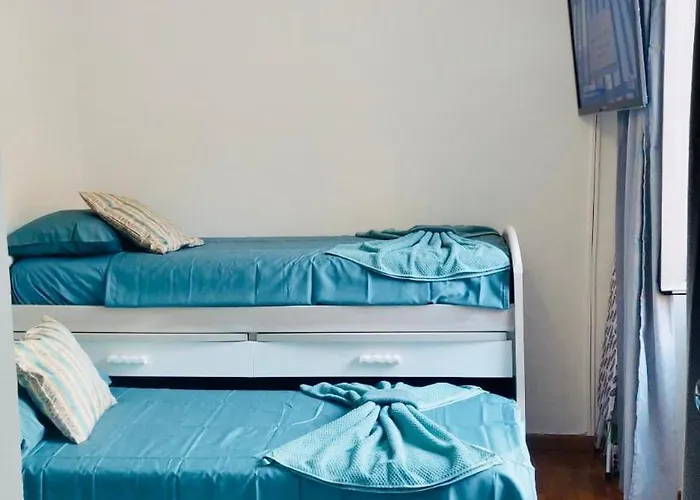 Cozy 2 Bedroom Flat 5 Minutes Walk From Station דירה ג'נובה