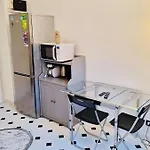 Cozy 2 Bedroom Flat 5 Minutes Walk From Station *